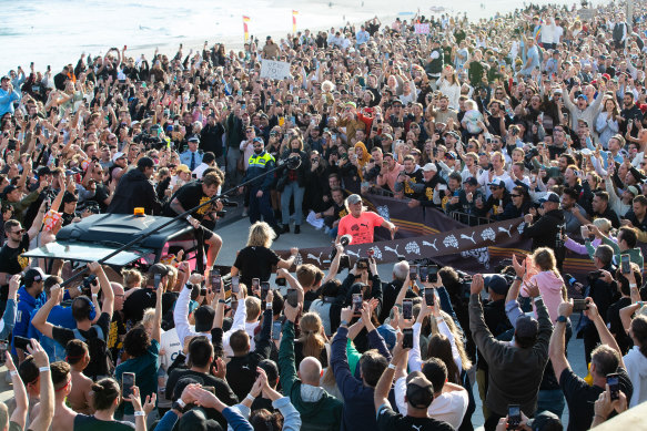 Brockmann was greeted by huge crowds at Bondi Beach at the conclusion of his record-breaking run in 2022. 