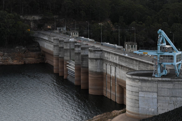 Inflows into Warragamba Dam and other reservoirs serving Sydney have plunged to well below those of the previous record low.