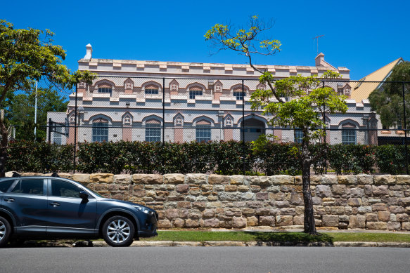 Mosman Church of England Preparatory School teaches students from kindergarten to year six. 