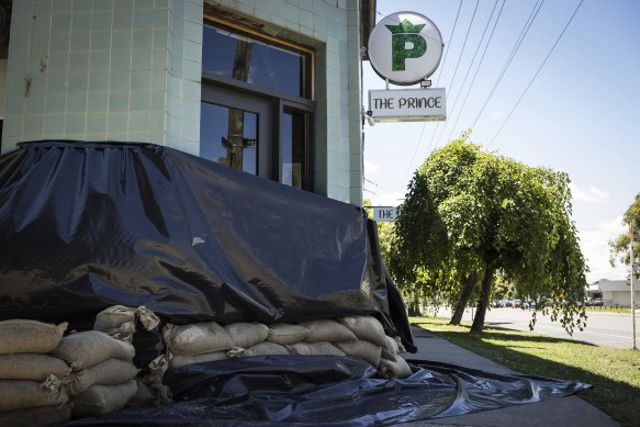 Seymour businesses, traumatised by the 2022 flood, sandbagged properties last week when the Goulburn River swelled. 