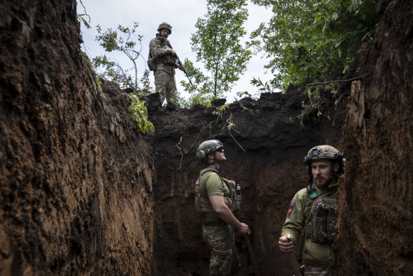 Defensive trenches were built and fortified on Wednesday on the outskirts of Kostyantynivka in eastern Ukraine.