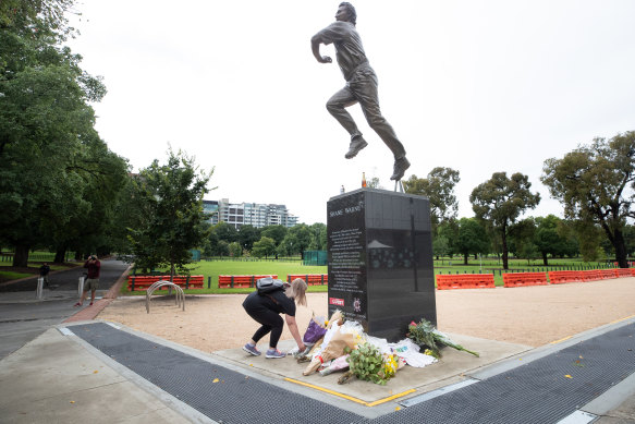 The Shane Warne statue at the MCG. 