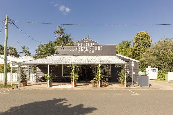 Try Eudlo General Store’s famous pies.