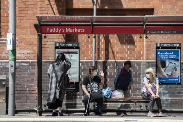 Masks remain mandatory on public transport and in other settings in Greater Sydney as NSW records a fourth consecutive day without a coronavirus case.