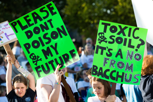 The Bacchus Marsh community rallied against plans to dump contaminated soil nearby on Tuesday night. 