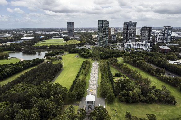 This sprawling parkland is perfect for a picnic.