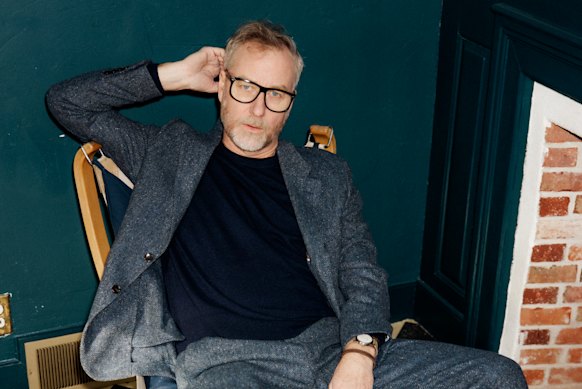 Matt Berninger plays Vivid.