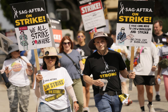 Dress up like a SAG-AFTRA member this Halloween, replete with a creative placard.