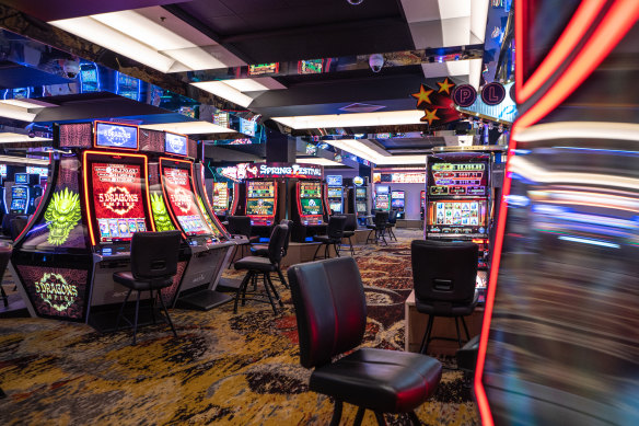 The majority of Victorians back a plan to introduce player cards and mandatory pre-commitments on the state’s poker machines. 