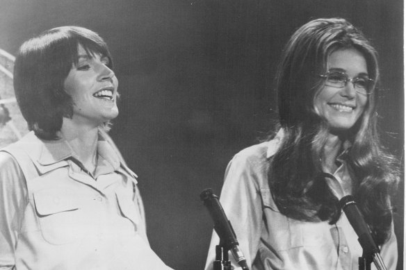 Helen Reddy with journalist and activist Gloria Steinem on the "Helen Reddy Show". 1973.