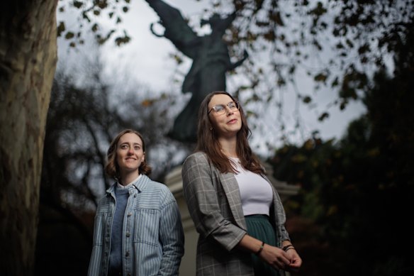 Clair Henneberry (left) provided support to friend Evelien Florijn when her father died.