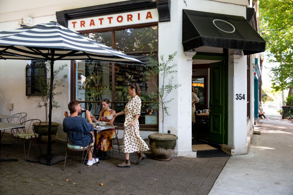 Al fresco dining makes the most of the venue’s inviting location.