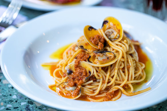 Spaghetti with nduja, clams, white wine.