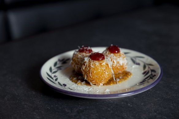 Arancini with smoked scamorza, pear and red wine caramel at Eau de Vie.