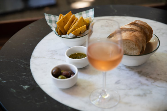 Traditional panelle – Sicilian chickpea
fritters – with bread and olives.