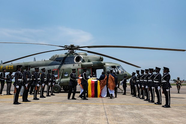 The body of the Late King Oyo Nyimba Kabamba Iguru Rukidi IV being airlifted to helicopter at Entebbe International Airport