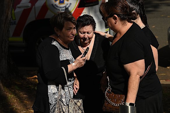 Mourners arrive at the Chabad of Bondi.