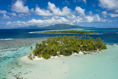 Taha’a is surrounded by a string of small islands known as motu.