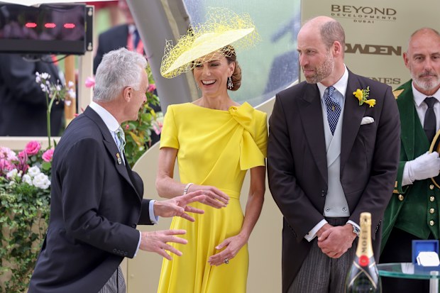  Catherine, Princess of Wales and Prince William, Prince of Wales laugh ahead of presenting The Prince of Wales Stakes