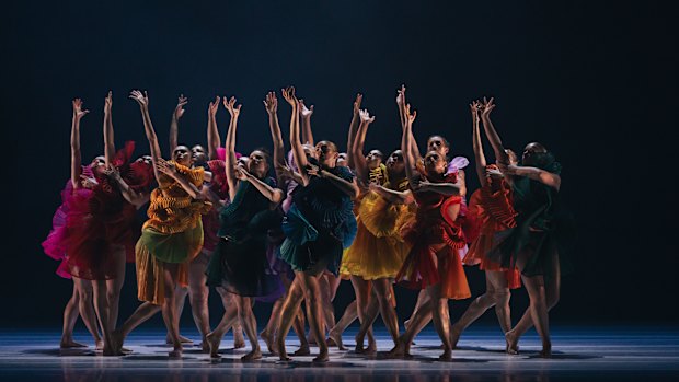 Flora unfolds across 12 short chapters.