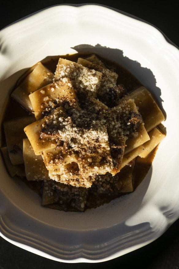 Kangaroo ragu at Club Fontana in Redfern.