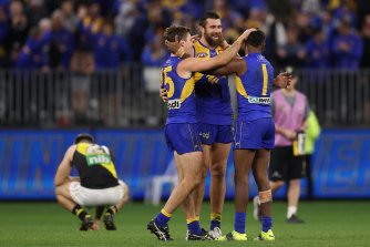 Josh Kennedy (centre) kicked the winning goal for the Eagles.
