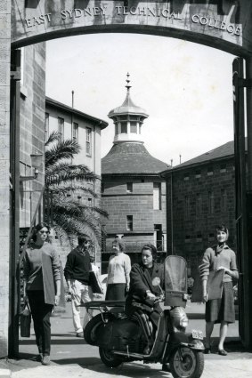 NAS students 1960, unknown photographer. The students are Ann Thomson, Martin Sharp, Leonie Ferrier, Vivienne Binns (on bike) and
Rose Vickers.