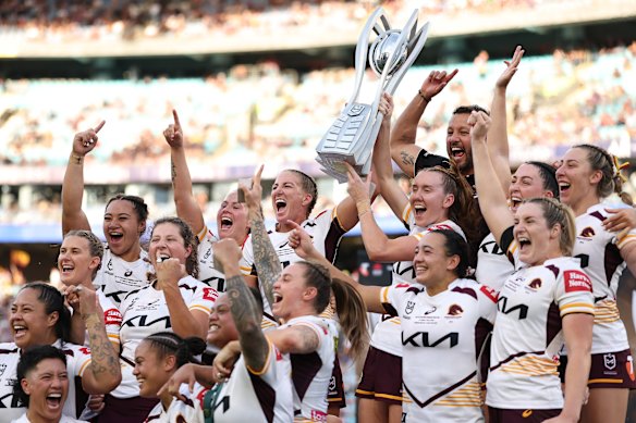 Tamika Upton lifts the 2025 premiership trophy alongside co-captain Ali Brigginshaw.