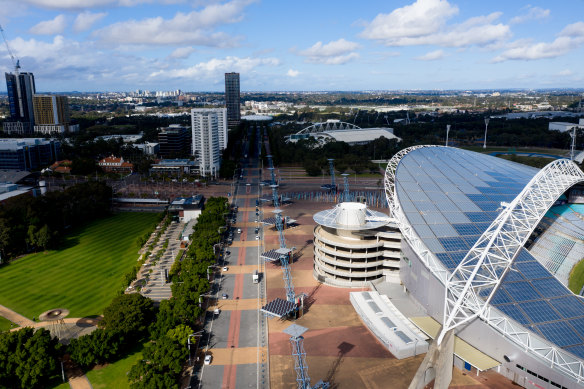 Olympic Boulevard without any events is devoid of people.