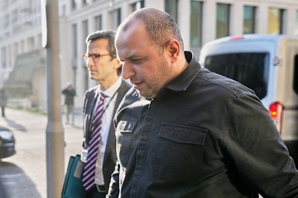 Menteri Keamanan Nasional Ukraina Rustem Umerov, kanan, dan penasihat kebijakan luar negeri dan keamanan Merz, Günter Sautter, bertemu di Berlin.