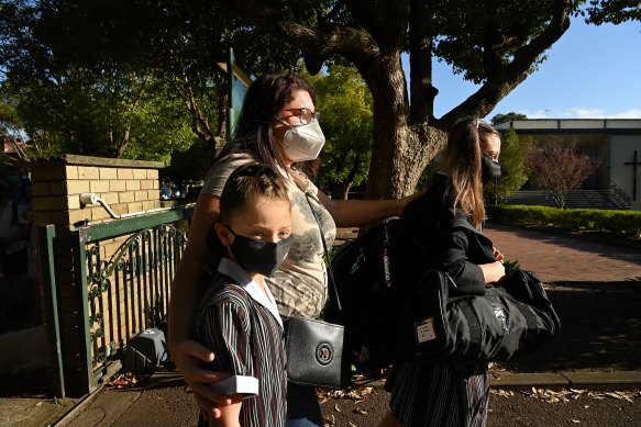 Daniella Di Santo accompanied her eldest daughter, Sienna, to her first day of high school with Verona, year 5, in tow.