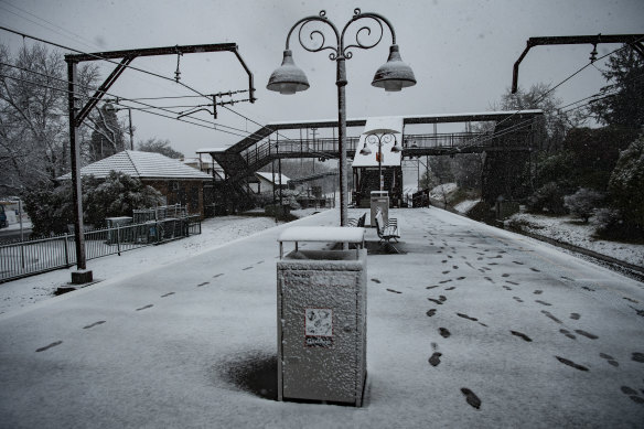 Snow falls in Blackheath as a deepening low-pressure system moves offshore. 