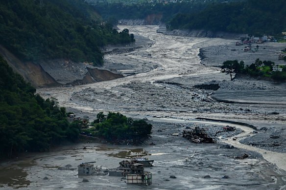 Five Australians make contact, 38 unaccounted for as Nepal flood rescue operation continues