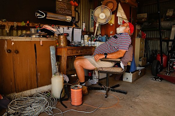 Stephen Mills tenta manter a calma no domingo.