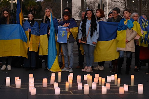 Crowds gather for Ukraine Independence Day event at Circular Quay