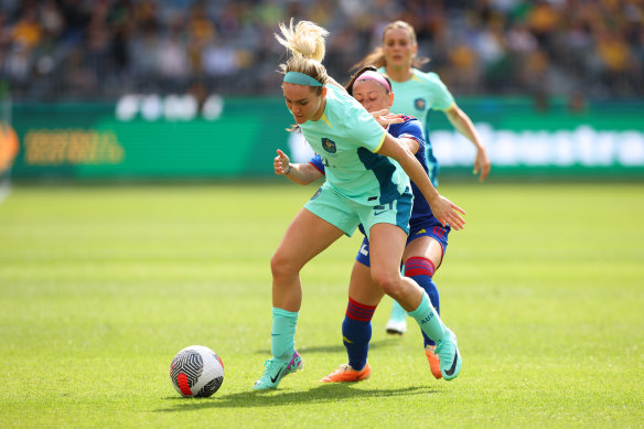 Ellie Carpenter defends against Reina Bonta of the Philippines.