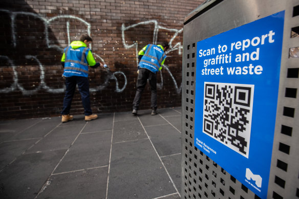 The City of Melbourne has installed signs encouraging reporting of tagging and litter.