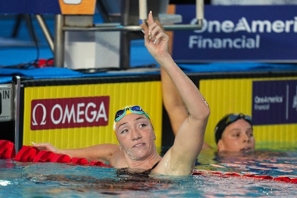 Lani Pallister edged out a fast-finishing Summer McIntosh to win the women’s 200m freestyle final.