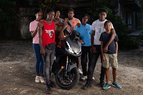 Bandi follows a family in the Caribbean who turn to crime after the death of their mother.