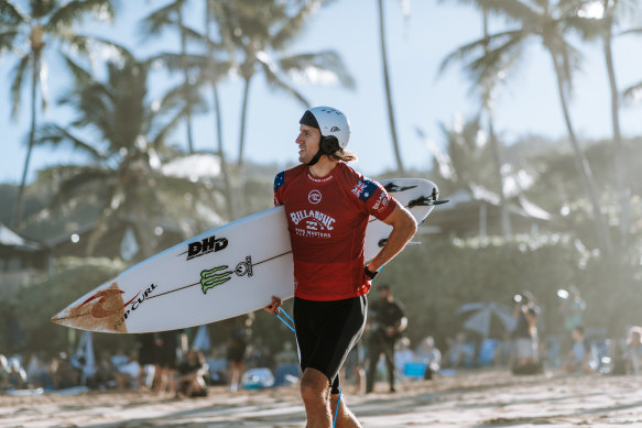 Owen Wright, who suffered a head injury at Pipeline in 2015, enters the water with a helmet.