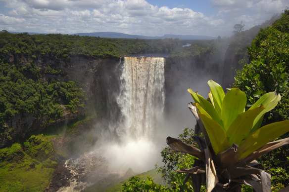Kaieteur Falls, Guyana.