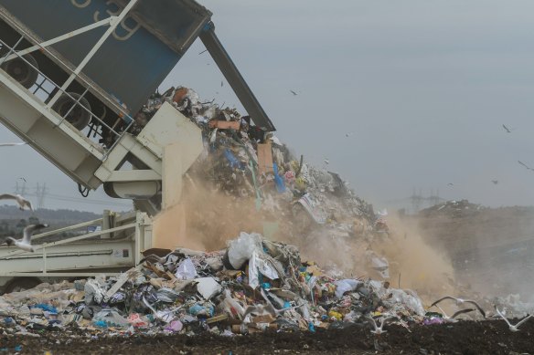 A Sustainability Victoria report has found 20 per cent of 540,000 tonnes of kerbside recyclables, or 110,000 tonnes, went to landfill between July 2020 and May 2021.