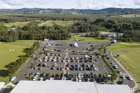 People waiting in cars for COVID-19 testing at Ewingsdale Road, Byron Bay.