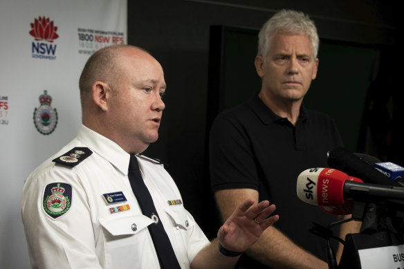 NSW Rural Fire Service Commissioner Shane Fitzsimmons and CEO Wayne Coulson of Coulson Aviation.