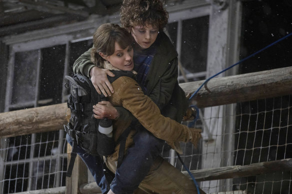 Angelina Jolie and Finn Little in Those Who Wish Me Dead.
