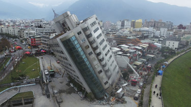 A building teetered on Wednesday after its first floor collapsed in an earthquake in Hualien, in Taiwan’s east.