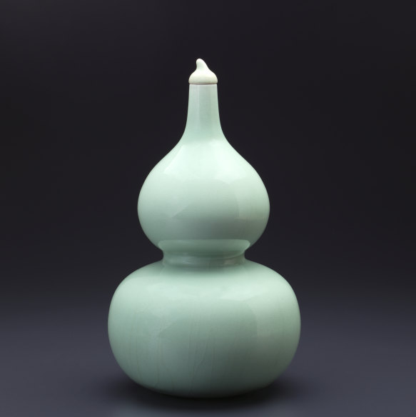 Qing dynasty, Qianlong period (1736–95), ‘Longquan ware vase in double-gourd shape’