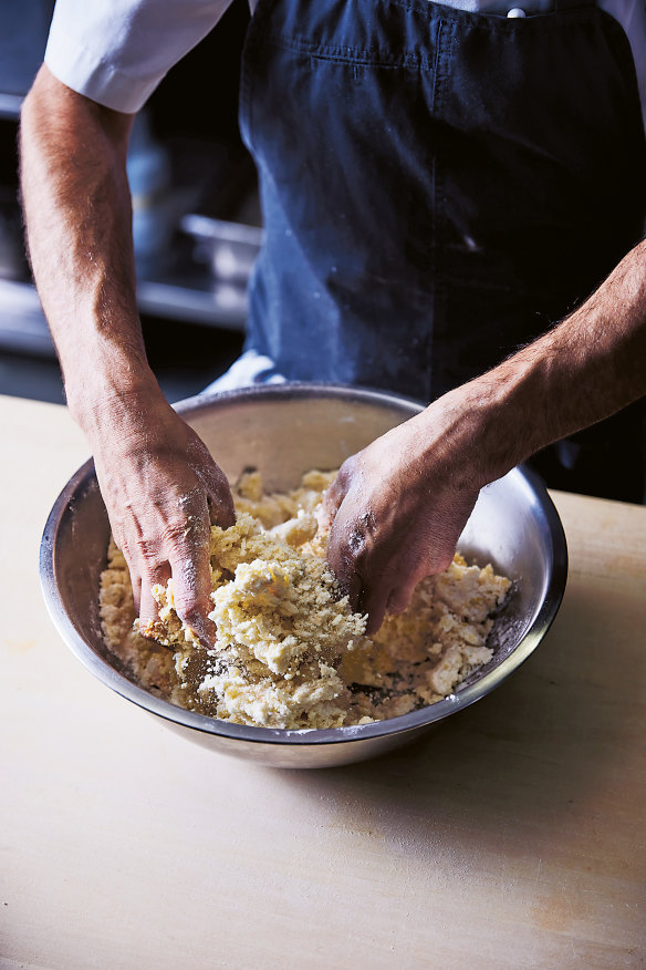 Step 5. Gently rub the dough ingredients together, taking care not to overwork the mixture.
