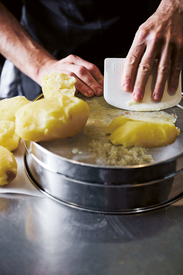 Step 2. Pass the peeled potatoes through a drum sieve or potato ricer.