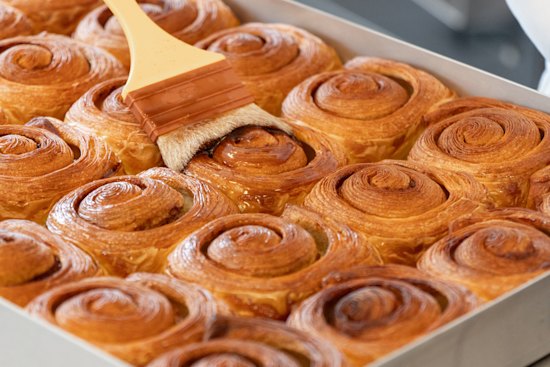 Preparing scrolls at Hector’s Bakery.